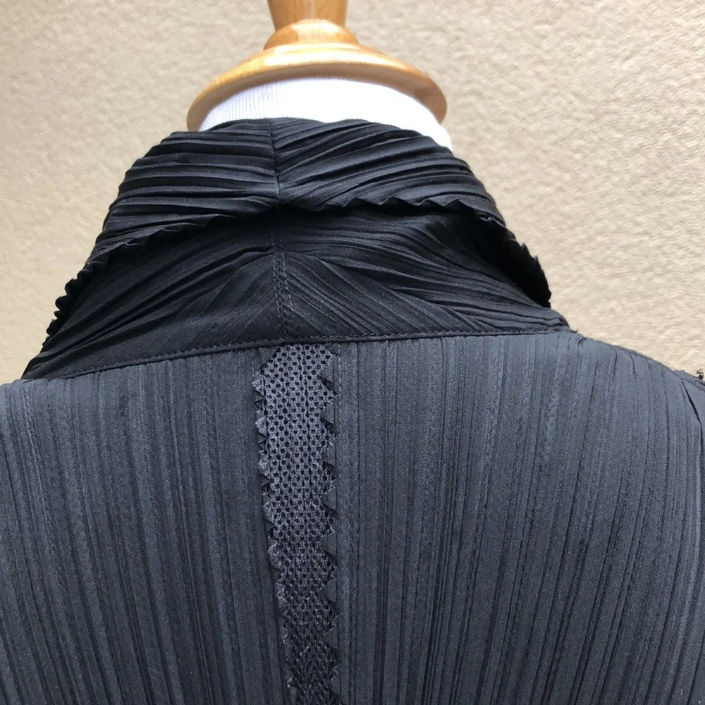 Issey Miyake Fete Fully Pleated Black Blazer and Pant Suit - Picture 11 of 13